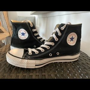 Converse Chuck Taylor All Star Classic High Top sneakers